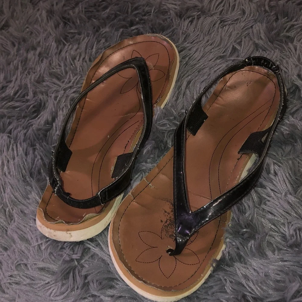 Women's Black and Rose Gold Casual Thong Sandals WELL WORN